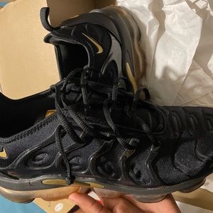 Nike Air VaporMax Plus ‘Black Metallic Gold’
